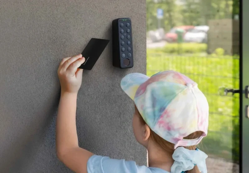 Compatible with the SwitchBot Keypad and Fingerprint ID, these keycards offer convenient access control for family members or guests without smartphones. Featuring advanced cryptographic algorithms, managing access is intuitive and secure. Compact and portable, they're a perfect addition to your smart home setup.